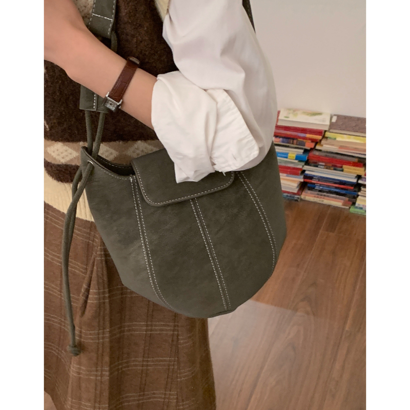 Ženska bucket torba, gradski minimalistički stil, PU koža, crossbody s jednim remenom, magnetsko zatvaranje
