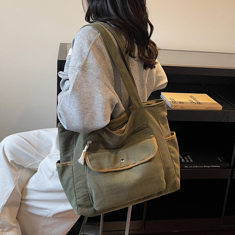Tote torba, urban minimalist stil, PU materijal, velika kapaciteta, kvadratnog oblika, horizontalni dizajn, zatvarač, unutarnje pretince: skriven džep sa zipom, džep za telefon, dokumente, jedna naramenica, jesen 2025