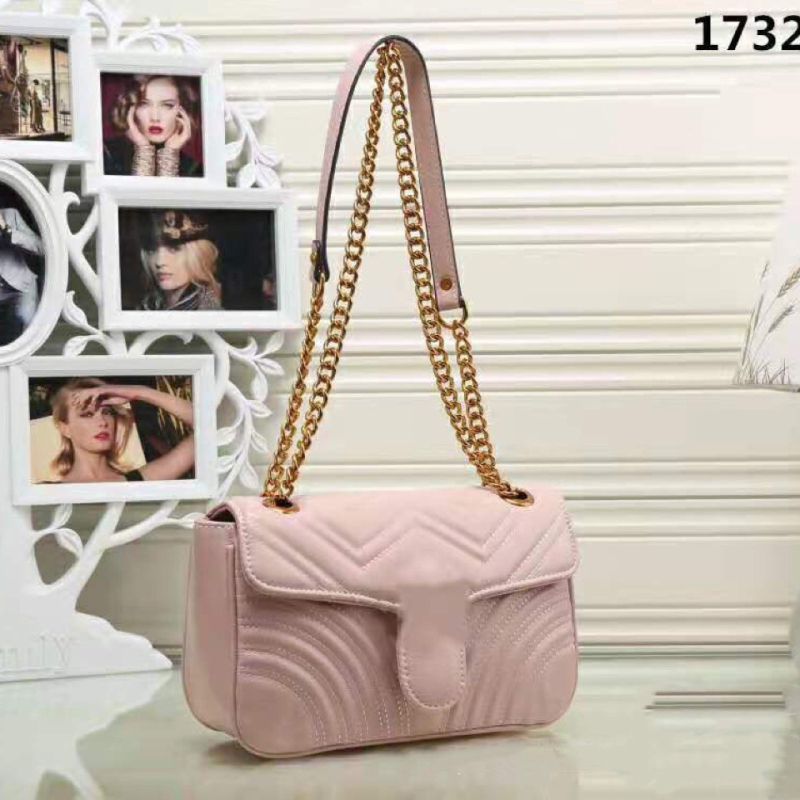 PU ženska crossbody torbica s lancem, horizontalnog kvadratnog oblika, zatvaranje magnetnim poklopcem, jedna naramenica, bez podstavke