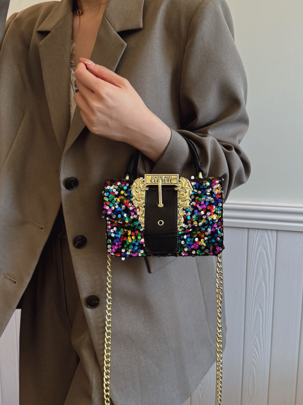 Geantă de umăr din PU, imprimeu în piele de șarpe - formă pătrată orizontal; închidere magnetică; căptușală poliester; buzunare interne pentru telefon și ID; cod produs 3008