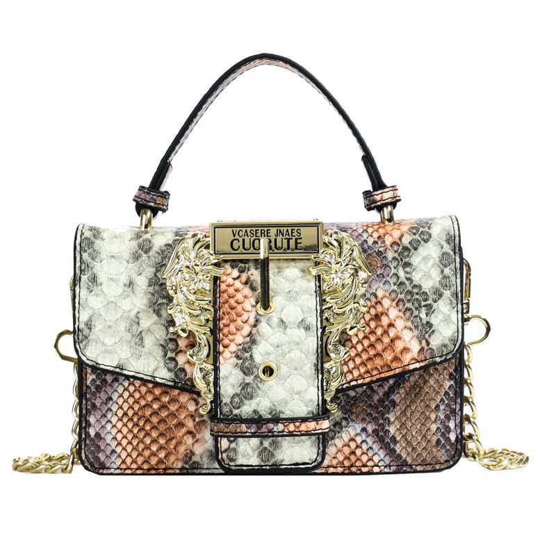 Geantă de umăr din PU, imprimeu în piele de șarpe - formă pătrată orizontal; închidere magnetică; căptușală poliester; buzunare interne pentru telefon și ID; cod produs 3008