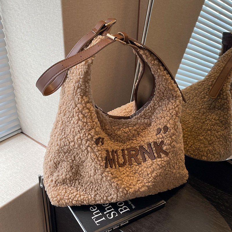 Zanxi plush bucket torba za žene, vertikalni kvadratni oblik, magnetsko zatvaranje, najlon podstava, džep sa zipom