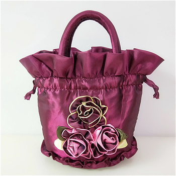 Ženska bucket bag od svile – ručna izrada, bucket stil, unutarnja pretinica, zatvaranje trakom