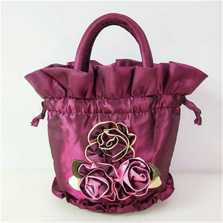 Ženska bucket bag od svile – ručna izrada, bucket stil, unutarnja pretinica, zatvaranje trakom