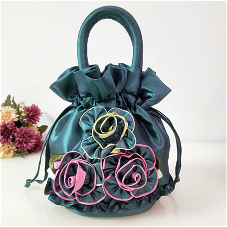 Ženska bucket bag od svile – ručna izrada, bucket stil, unutarnja pretinica, zatvaranje trakom