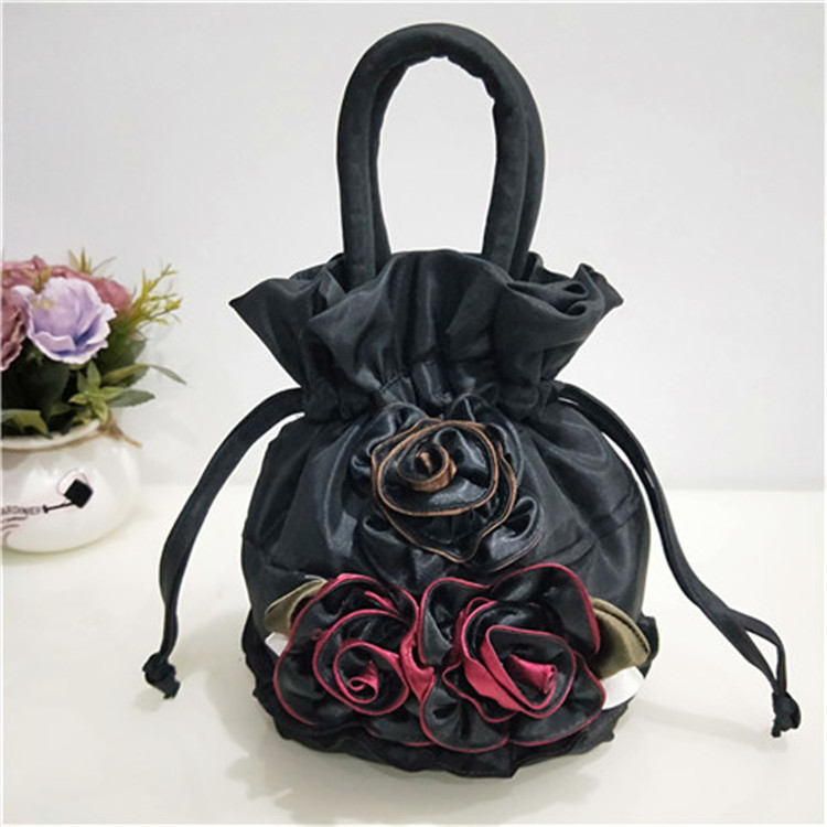 Ženska bucket bag od svile – ručna izrada, bucket stil, unutarnja pretinica, zatvaranje trakom