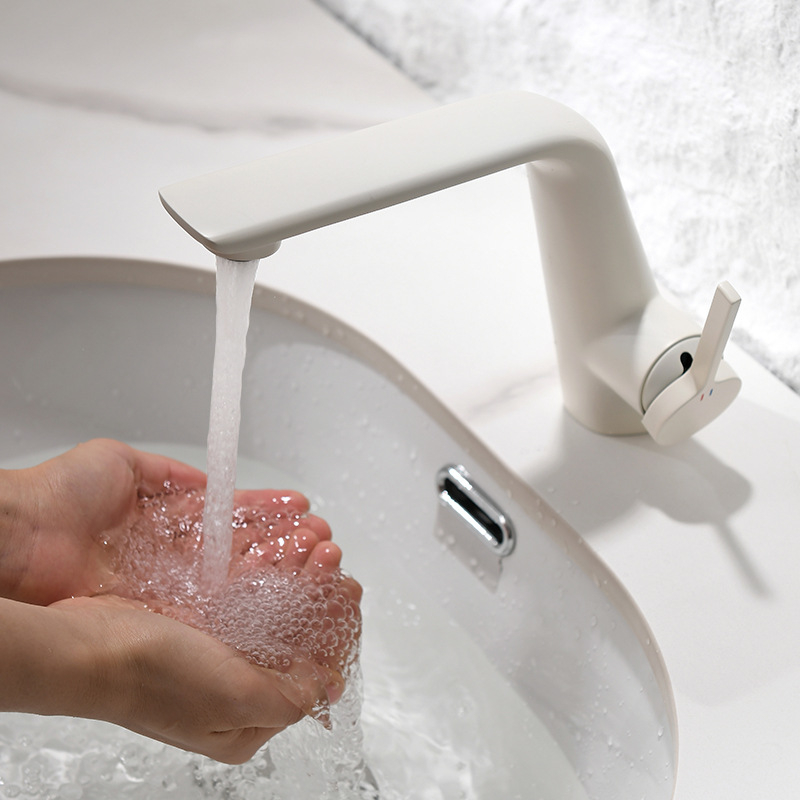 Slavina za umivaonik na ploču, krom završna obrada, keramički kartridž, radna temperatura 1–100°C, nominalni tlak 0,8–1,6 MPa
