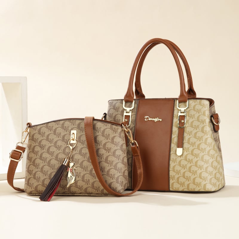 Ženska crossbody torba, PVC, vodoravni kvadratni oblik, zatvaranje zipom, podstava od poliestera, Proljeće 2025