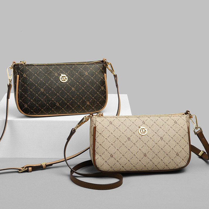 Ženska crossbody torba od PVC-a, horizontalni kvadratni oblik, zatvaranje zatvaračem, jedan remen, poliesterska podstava