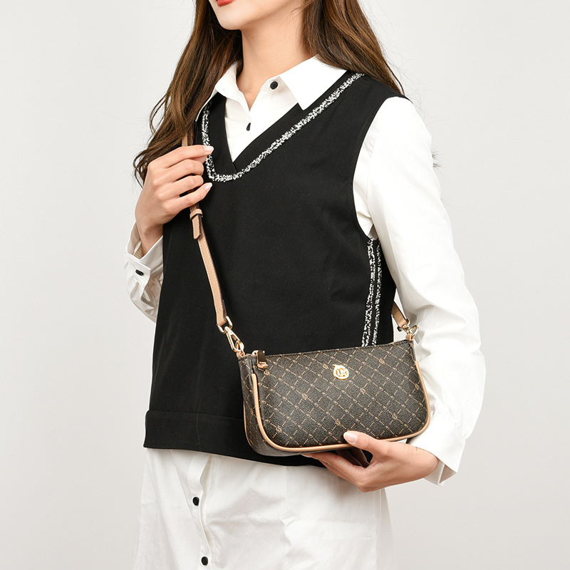 Ženska crossbody torba od PVC-a, horizontalni kvadratni oblik, zatvaranje zatvaračem, jedan remen, poliesterska podstava