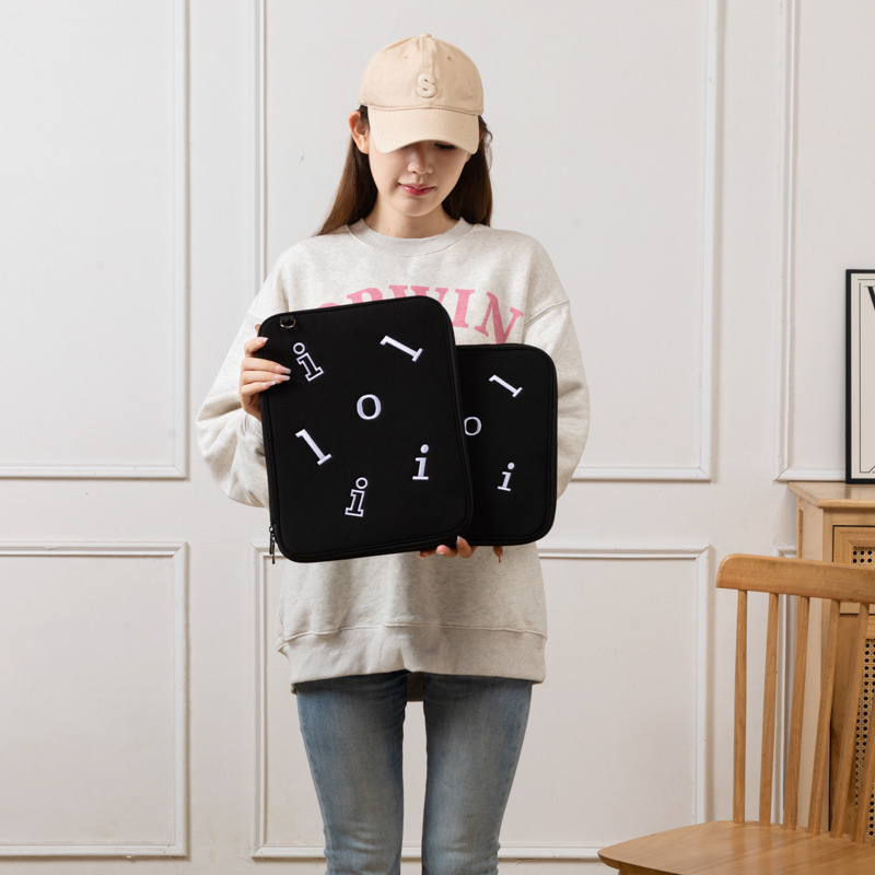 Unisex torba preko ramena za tablet s prozračnim poliesterskim materijalom, podstava od poliestera, uzorak slova, jesen 2024