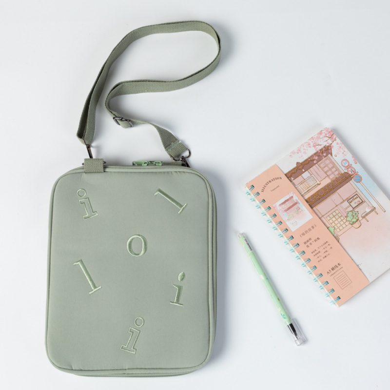 Unisex torba preko ramena za tablet s prozračnim poliesterskim materijalom, podstava od poliestera, uzorak slova, jesen 2024