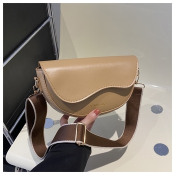 PU crossbody torba, horizontalno četvrtastog oblika, magnetsko zatvaranje, unutarnja džep za telefon, podstava od poliester
