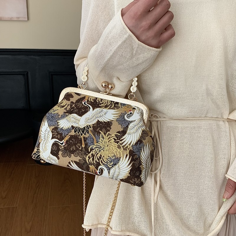 Hanfu Cheongsam Embroidered Shell Bag – tkanina, 3D vanjska ljuska, zatvaranje klipom, poliester podstava