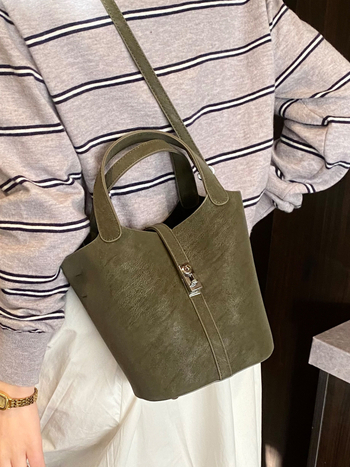 Geantă de mână bucket pentru femei, material ultrafibră, formă bucket, închidere magnetică, buzunar interior cu fermoar, căptușeală din poliester