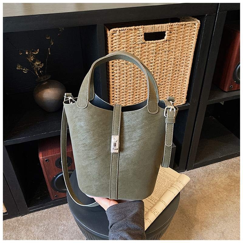 Geantă de mână bucket pentru femei, material ultrafibră, formă bucket, închidere magnetică, buzunar interior cu fermoar, căptușeală din poliester