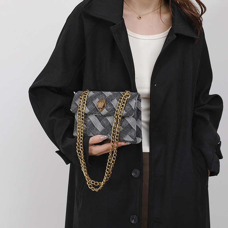 Denim crossbody torba s motívom glave orla, horizontalni kvadratni oblik, zatvarač, unutarnja džep za dokumente s mezzanine, poliester podstava, jedna naramenica
