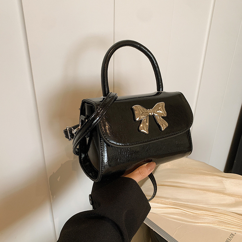 Ženska crossbody torba, mini kvadratu PU koža, horizontalni oblik, zatvoren otvor, džep za telefon, proljeće 2024