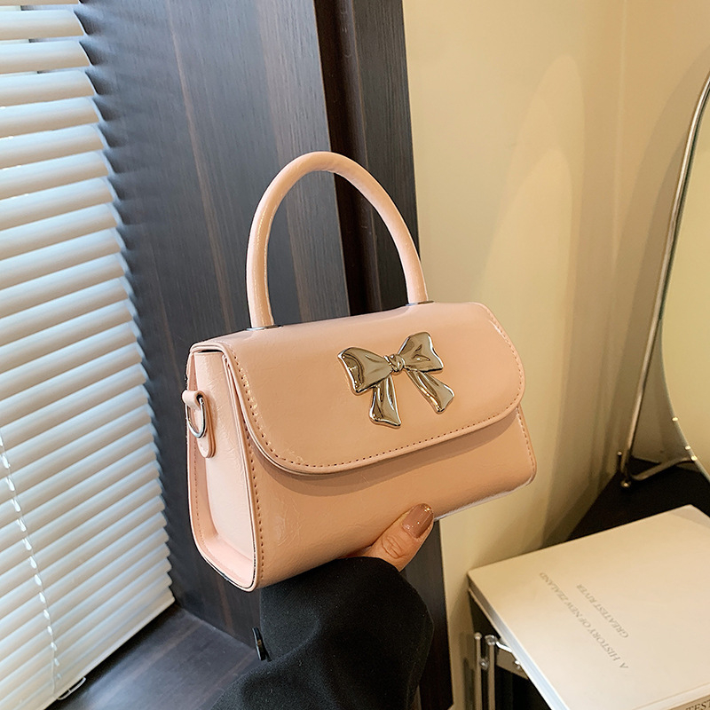 Ženska crossbody torba, mini kvadratu PU koža, horizontalni oblik, zatvoren otvor, džep za telefon, proljeće 2024