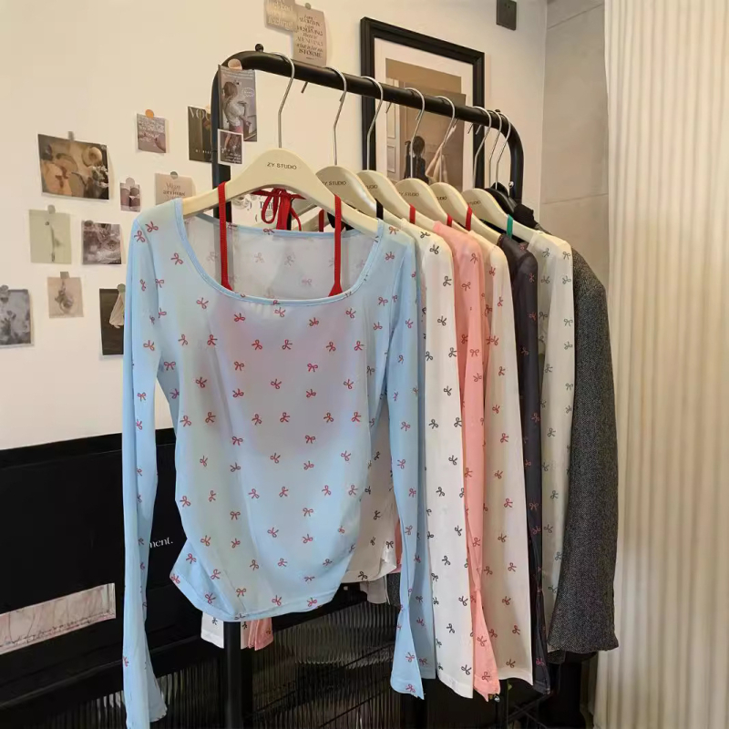 Bluza s mašnicom i mrežastom tkaninom, ultra-tanka tkanina, kratka duljina 40–50 cm, dugi zvonasti rukavi, pulover-top