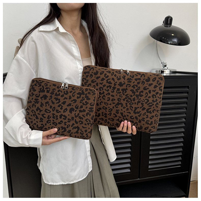 Korduroy clutch torba s podstavom od poliestera, proljeće 2025, street fashion, unisex.