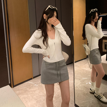 Dámsky kardigán s kapucňou, dlhé rukávy, úzky strih, viskóza, jednobarevný vzor, okrúhly výstrih, zapínanie na jeden rad gombov