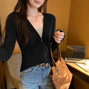 Dámsky kardigán s kapucňou, dlhé rukávy, úzky strih, viskóza, jednobarevný vzor, okrúhly výstrih, zapínanie na jeden rad gombov