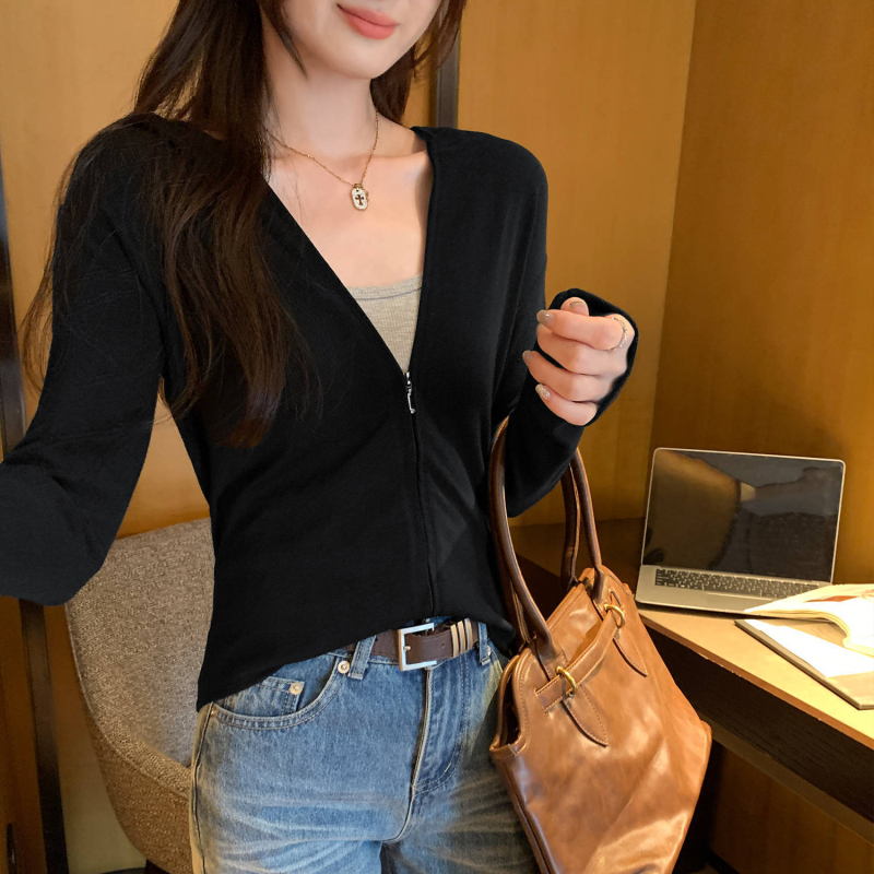 Dámsky kardigán s kapucňou, dlhé rukávy, úzky strih, viskóza, jednobarevný vzor, okrúhly výstrih, zapínanie na jeden rad gombov