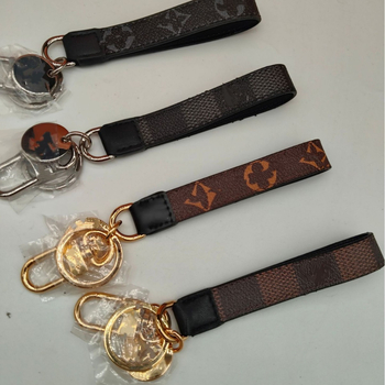 Autókulcs-tartó bőrrel, modern stílus, Márka: Holly has