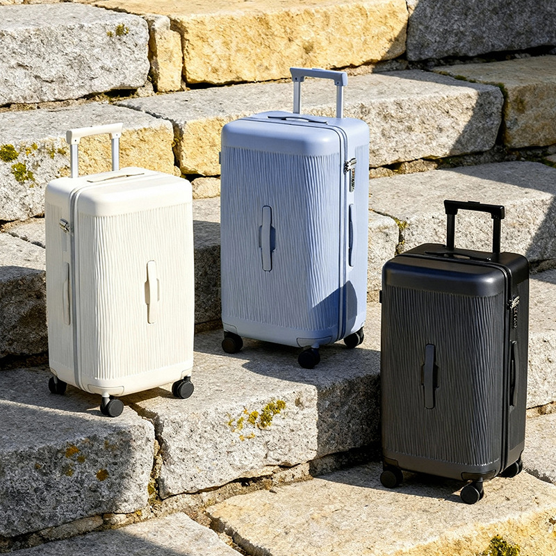PC anyagú nagy kapacitású poggyász, 360 fokos kerekek, TSA jelszavas zár, vízálló