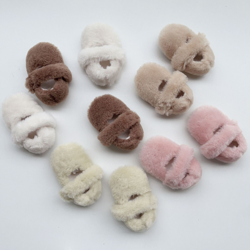 Koreai stílusú bébi járócipő fleece béléssel, Velcro zárás, csúszásmentes PVC talp, felsőrésze szuper szálból