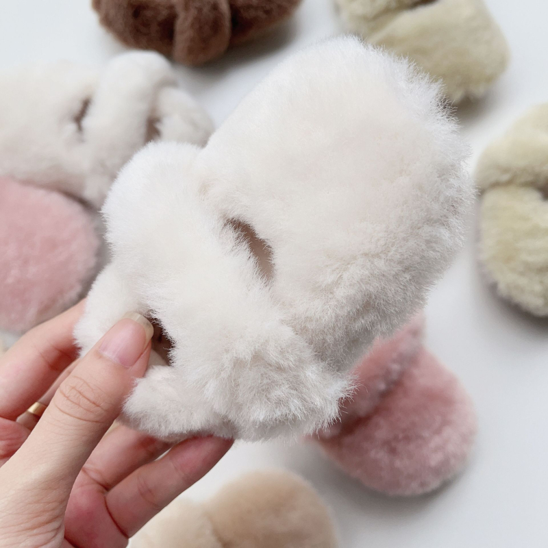 Koreai stílusú bébi járócipő fleece béléssel, Velcro zárás, csúszásmentes PVC talp, felsőrésze szuper szálból