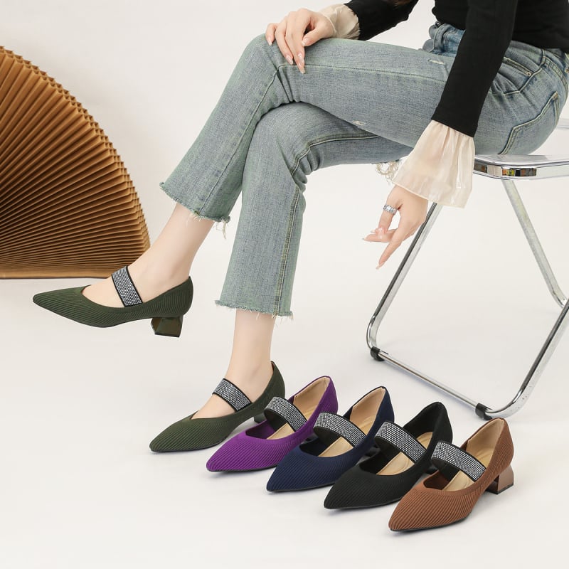 Pantofi femei cu toc, vârf ascuțit, partea superioară din plasă, toc gros de înălime medie, talpă din cauciuc.