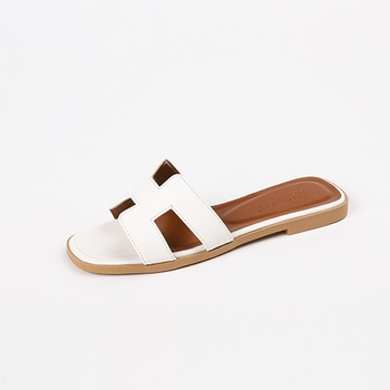 Sandale cu o curea – partea superioară din microfibră, talpă din cauciuc, căptușeală din piele, închidere slip-on