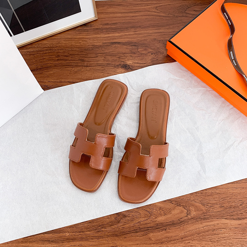 Sandale cu o curea – partea superioară din microfibră, talpă din cauciuc, căptușeală din piele, închidere slip-on