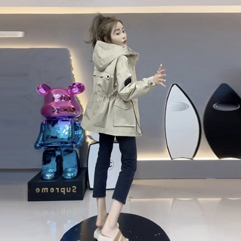 Dámska prešívaná bunda s kapucňou – v páse stiahnutá, stredná dĺžka, bavlna, vrecká, gombíky