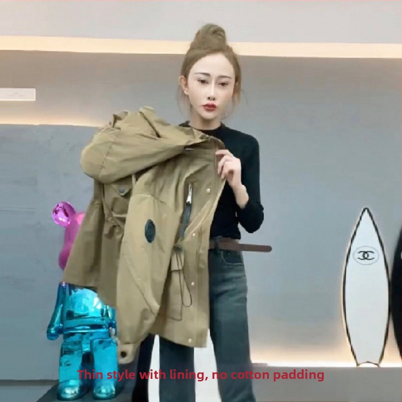 Dámska prešívaná bunda s kapucňou – v páse stiahnutá, stredná dĺžka, bavlna, vrecká, gombíky