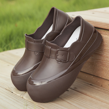 Női esőcsizma alacsony szárú PVC felsőrésszel, vízálló és csúszásmentes, mindennapi viselet