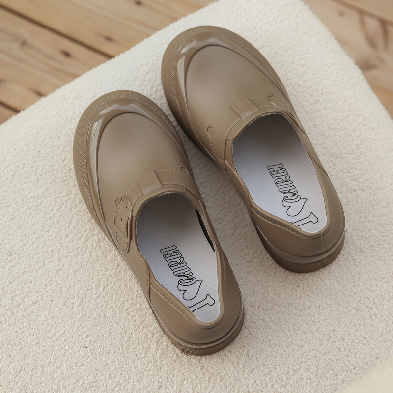 Női esőcsizma alacsony szárú PVC felsőrésszel, vízálló és csúszásmentes, mindennapi viselet