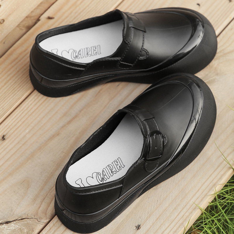 Női esőcsizma alacsony szárú PVC felsőrésszel, vízálló és csúszásmentes, mindennapi viselet