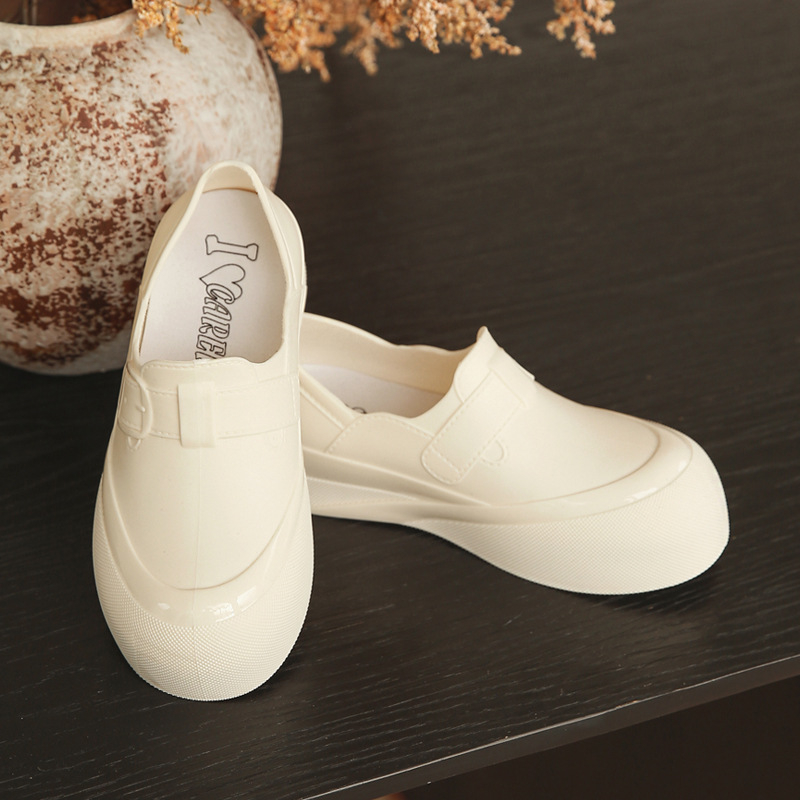 Női esőcsizma alacsony szárú PVC felsőrésszel, vízálló és csúszásmentes, mindennapi viselet