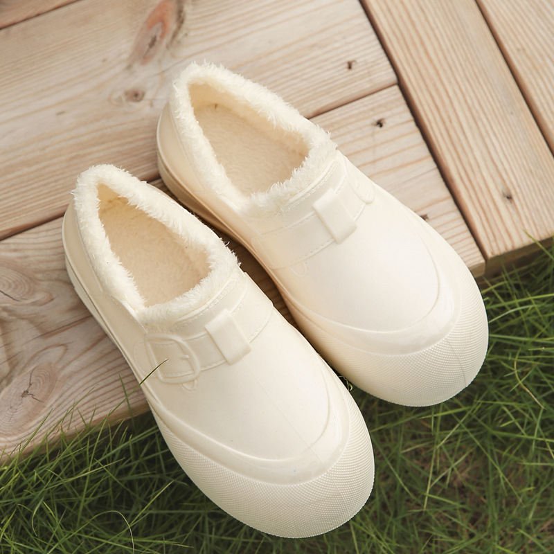 Női esőcsizma alacsony szárú PVC felsőrésszel, vízálló és csúszásmentes, mindennapi viselet