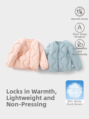 Gyerekeknek szóló pehelydzseki, uniszex, 81-85% fehér kacsa pehely, rövid fazon, laza illeszkedés, poliészter külső és bélés