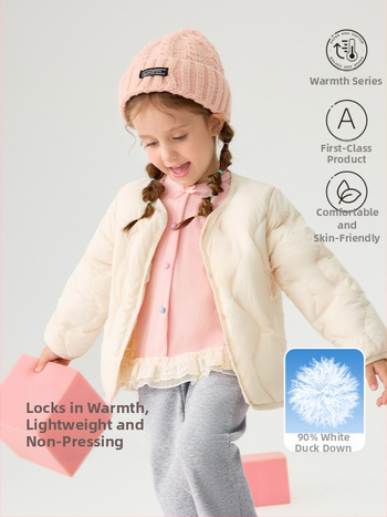 Gyerekeknek szóló pehelydzseki, uniszex, 81-85% fehér kacsa pehely, rövid fazon, laza illeszkedés, poliészter külső és bélés