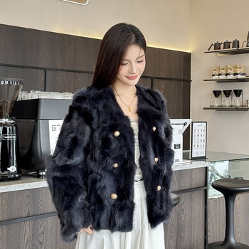 Дамско палто от лисица козина, късо, V-образно деколте, дълги ръкави, урбан стил, есен 2025