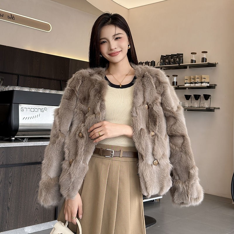 Дамско палто от лисица козина, късо, V-образно деколте, дълги ръкави, урбан стил, есен 2025