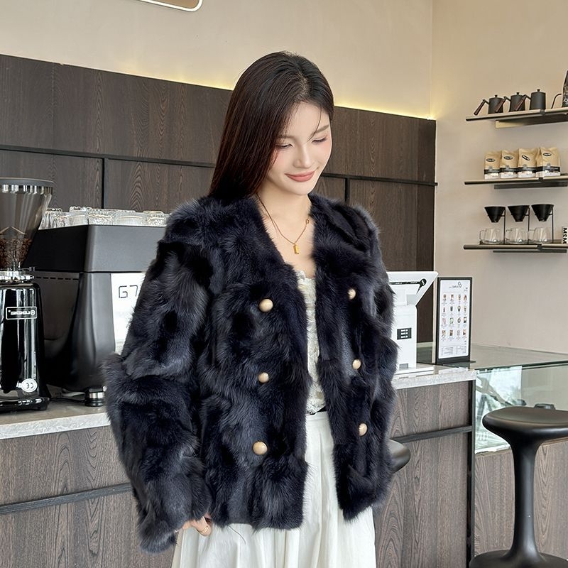 Дамско палто от лисица козина, късо, V-образно деколте, дълги ръкави, урбан стил, есен 2025