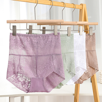 Női magas derekú csipkés fehérnemű, virágmintás jacquard, nylon 90–95%, pamut belső bélés, légáteresztő hasi támogatás