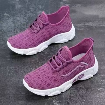 Női hálós felsőrészű sportcipő vastag talppal, légáteresztő, elöl fűzővel, alacsony sarok 1–3 cm