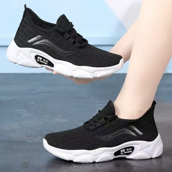 Női hálós felsőrészű sportcipő vastag talppal, légáteresztő, elöl fűzővel, alacsony sarok 1–3 cm